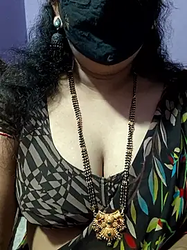 Snapshot of luci-queen chatting on 10-12-25, 06:23 luci-queen online show from 10-12-25, 06:23