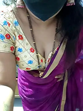 Snapshot of luci-queen chatting on 10-14-25, 04:46 luci-queen online show from 10-14-25, 04:46