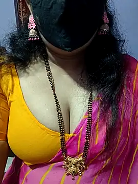 Snapshot of luci-queen chatting on 10-15-25, 08:14 luci-queen online show from 10-15-25, 08:14