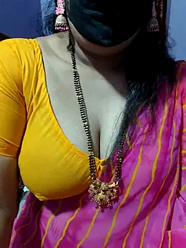 Snapshot of luci-queen chatting on 10-17-25, 04:59 luci-queen online show from 10-17-25, 04:59