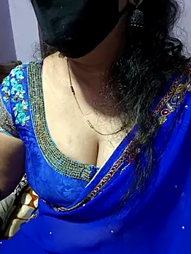 Snapshot of luci-queen chatting on 11-12-25, 01:28 luci-queen online show from 11-12-25, 01:28