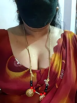 Snapshot of luci-queen chatting on 05-15-26, 05:20 luci-queen online show from 05-15-26, 05:20