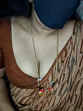 Snapshot of luci-queen chatting on 05-19-26, 07:42 luci-queen online show from 05-19-26, 07:42