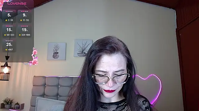 Snapshot of _naomi_s chatting on 06-23-26, 01:31 naomi s online show from 06-23-26, 01:31