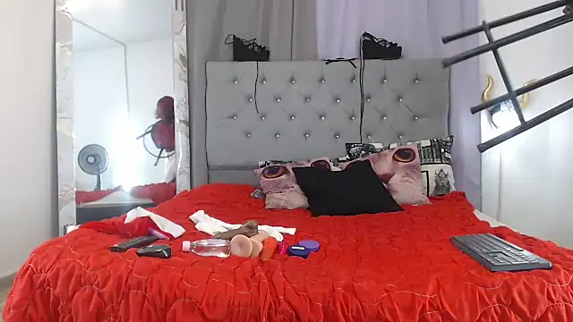 KarolLewys online show from 12-05-25, 01:31