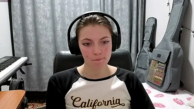 CutieAnny online show from 04-16-26, 08:20