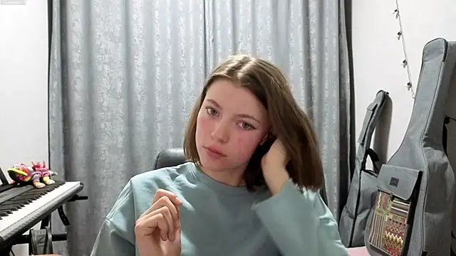 CutieAnny online show from 05-19-26, 08:04