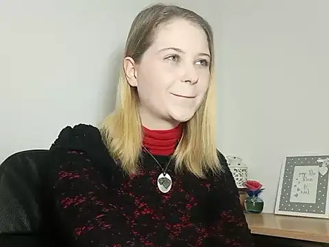 Snapshot of LydiaYoung chatting on 09-11-25, 02:17 LydiaYoung online show from 09-11-25, 02:17