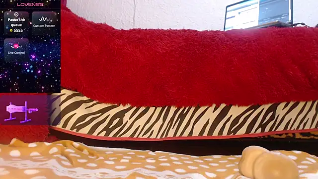 leyla james  online show from 10-25-25, 02:41