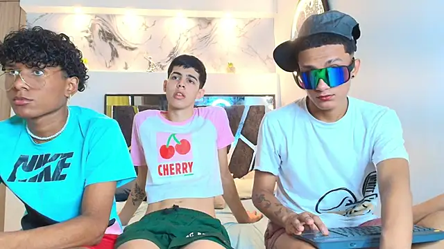 Snapshot of YOUNGS_GUYS chatting on 09-19-25, 07:25 YOUNGS GUYS online show from 09-19-25, 07:25