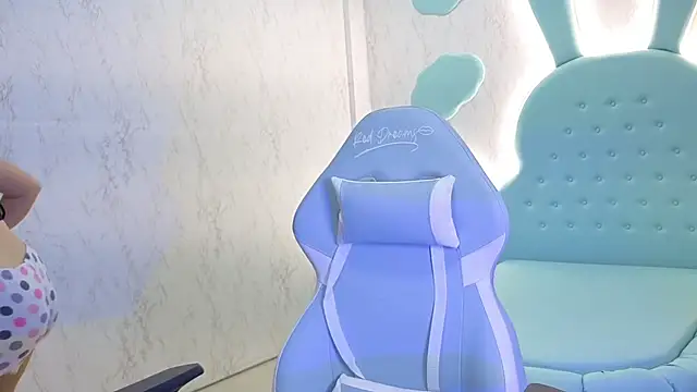 Snapshot of KatyBlondee chatting on 09-15-25, 03:17 KatyBlondee online show from 09-15-25, 03:17