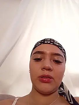 Snapshot of tony_and_katy chatting on 02-02-26, 01:43 tony and katy online show from 02-02-26, 01:43