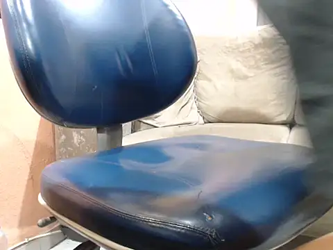 Snapshot of _not- chatting on 09-25-25, 07:50 not- online show from 09-25-25, 07:50