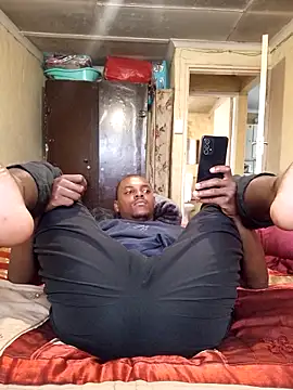 Hluga 25 online show from 12-17-25, 04:02