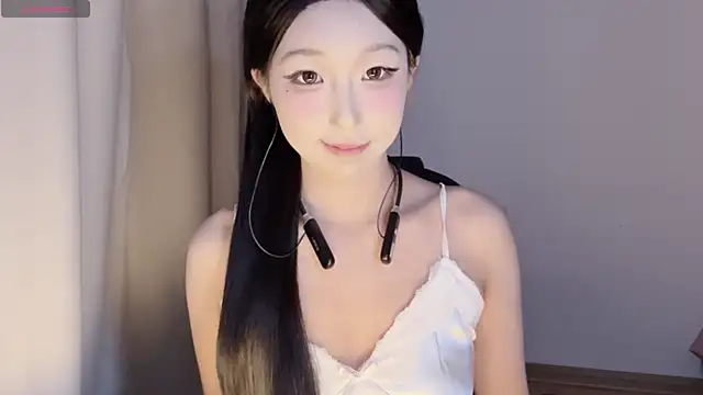 Snapshot of Winnie666- chatting on 09-11-25, 02:06 Winnie666- online show from 09-11-25, 02:06