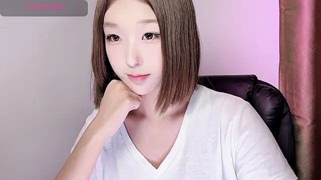 Snapshot of Winnie666- chatting on 10-29-25, 11:56 Winnie666- online show from 10-29-25, 11:56