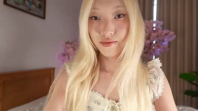Snapshot of Bubblegumdream13 chatting on 07-17-26, 02:29 Bubblegumdream13 online show from 07-17-26, 02:29
