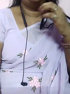 Snapshot of Tamil_Azhaghi25 chatting on 02-01-26, 05:44 Tamil Azhaghi25 online show from 02-01-26, 05:44
