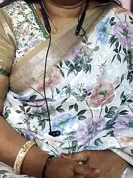 Snapshot of Tamil_Azhaghi25 chatting on 02-02-26, 05:44 Tamil Azhaghi25 online show from 02-02-26, 05:44