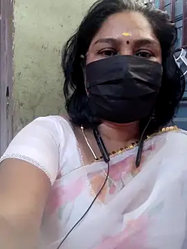 Snapshot of Tamil_Azhaghi25 chatting on 05-17-26, 05:27 Tamil Azhaghi25 online show from 05-17-26, 05:27
