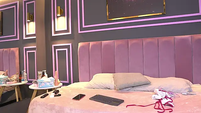 Tayler Kim online show from 01-11-26, 04:23