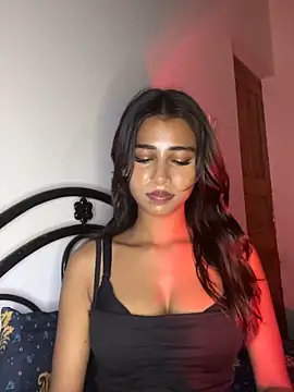 Snapshot of STRIP_GLOW chatting on 05-17-26, 06:48 STRIP GLOW online show from 05-17-26, 06:48