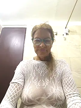 Snapshot of MaryLunne chatting on 09-15-25, 06:30 MaryLunne online show from 09-15-25, 06:30