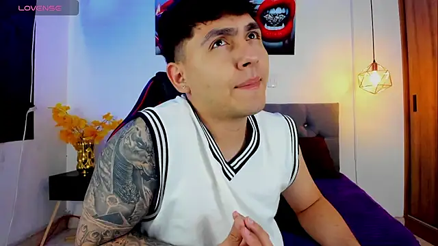 Nicolas James Sc online show from 10-28-25, 01:36