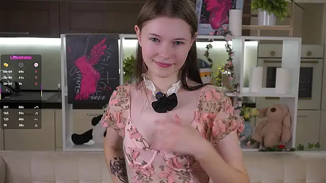 LynHillaire online show from 11-08-25, 10:04