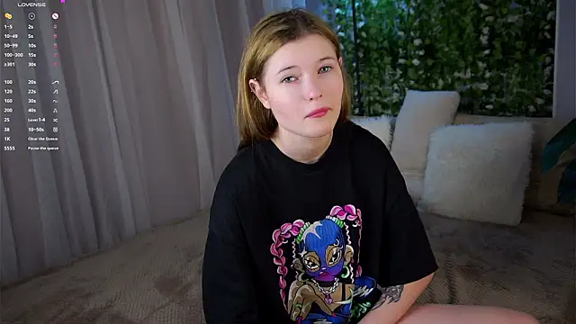 LynHillaire online show from 03-05-26, 12:12