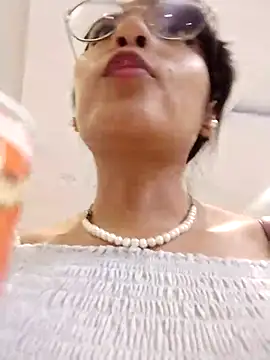 Regina Shine online show from 11-21-25, 10:41