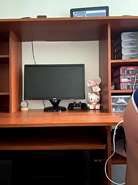 Snapshot of Yui-Ch06 chatting on 10-13-25, 03:34 Yui-Ch06 online show from 10-13-25, 03:34