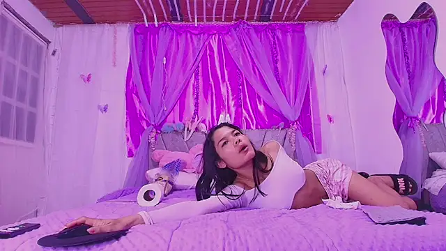 Snapshot of MeganRouss74 chatting on 09-30-25, 11:04 MeganRouss74 online show from 09-30-25, 11:04