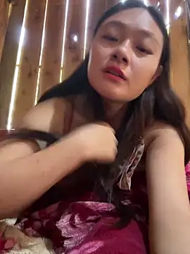 mai-xinh online show from 12-18-25, 03:01