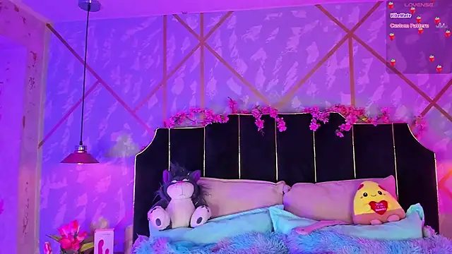 LindaWz  online show from 02-26-26, 04:33