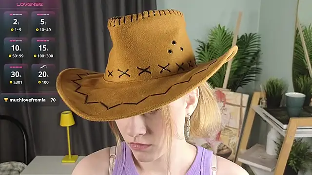 HollieCollelo online show from 12-21-25, 03:13