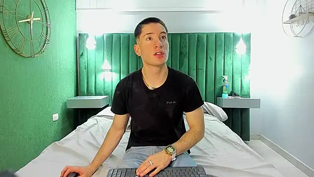 HunterHeat  online show from 11-15-25, 12:13