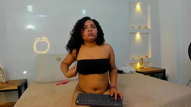 Snapshot of lyana_cowel chatting on 10-14-25, 03:57 lyana cowel online show from 10-14-25, 03:57