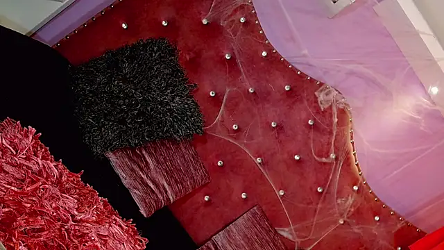 Snapshot of MariahMendezz chatting on 10-31-25, 07:15 MariahMendezz online show from 10-31-25, 07:15