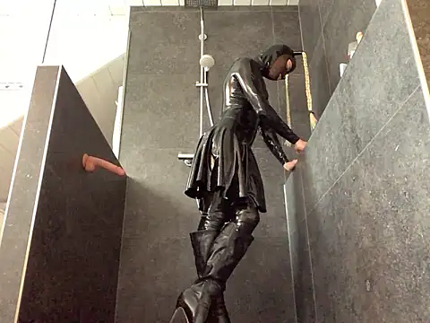 latexluisa online show from 02-15-26, 01:20