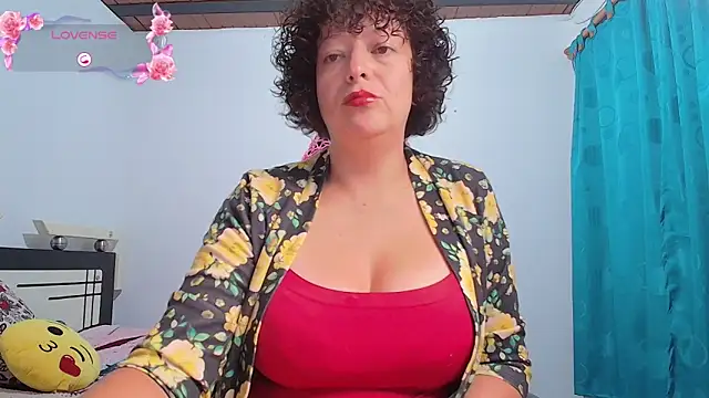 Snapshot of Miss_Oriana chatting on 10-14-25, 04:19 Miss Oriana online show from 10-14-25, 04:19