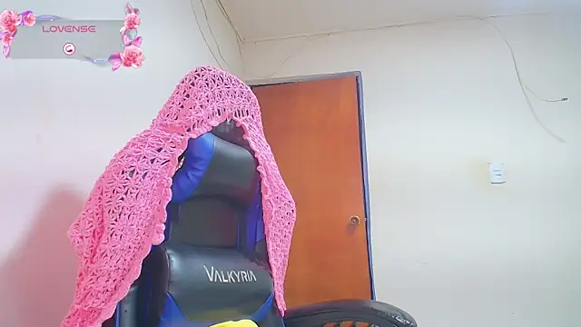 Snapshot of Miss_Oriana chatting on 10-19-25, 02:40 Miss Oriana online show from 10-19-25, 02:40