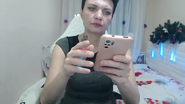 AvaSaturnian online show from 12-14-25, 01:16