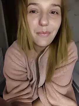 Snapshot of Sakura_2000 chatting on 02-06-26, 01:10 Sakura 2000 online show from 02-06-26, 01:10