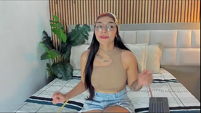 Snapshot of Roseaurora chatting on 02-13-26, 12:56 Roseaurora online show from 02-13-26, 12:56