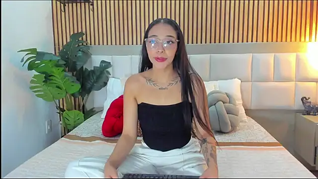 Snapshot of Roseaurora chatting on 02-23-26, 12:46 Roseaurora online show from 02-23-26, 12:46