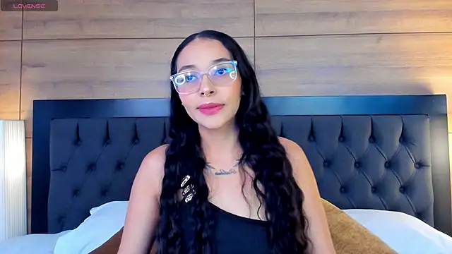 Roseaurora online show from 04-05-26, 12:24