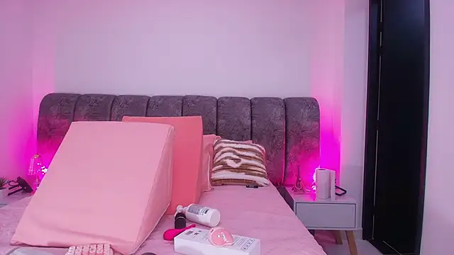 sweegirl69 online show from 11-07-25, 12:05