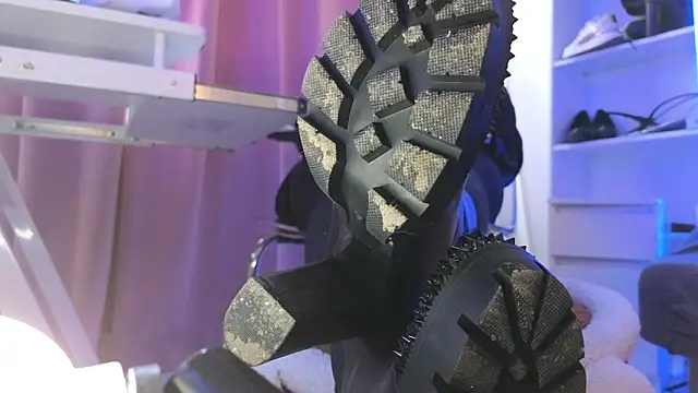 CruelSiren online show from 11-18-25, 07:46