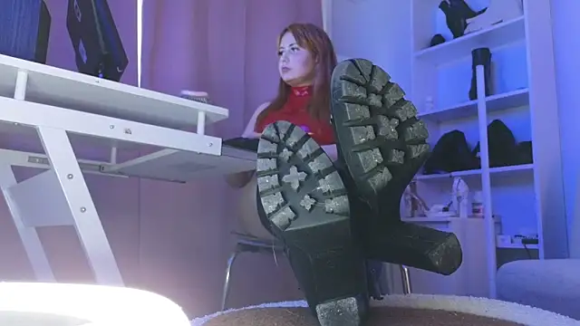 CruelSiren online show from 12-19-25, 07:04